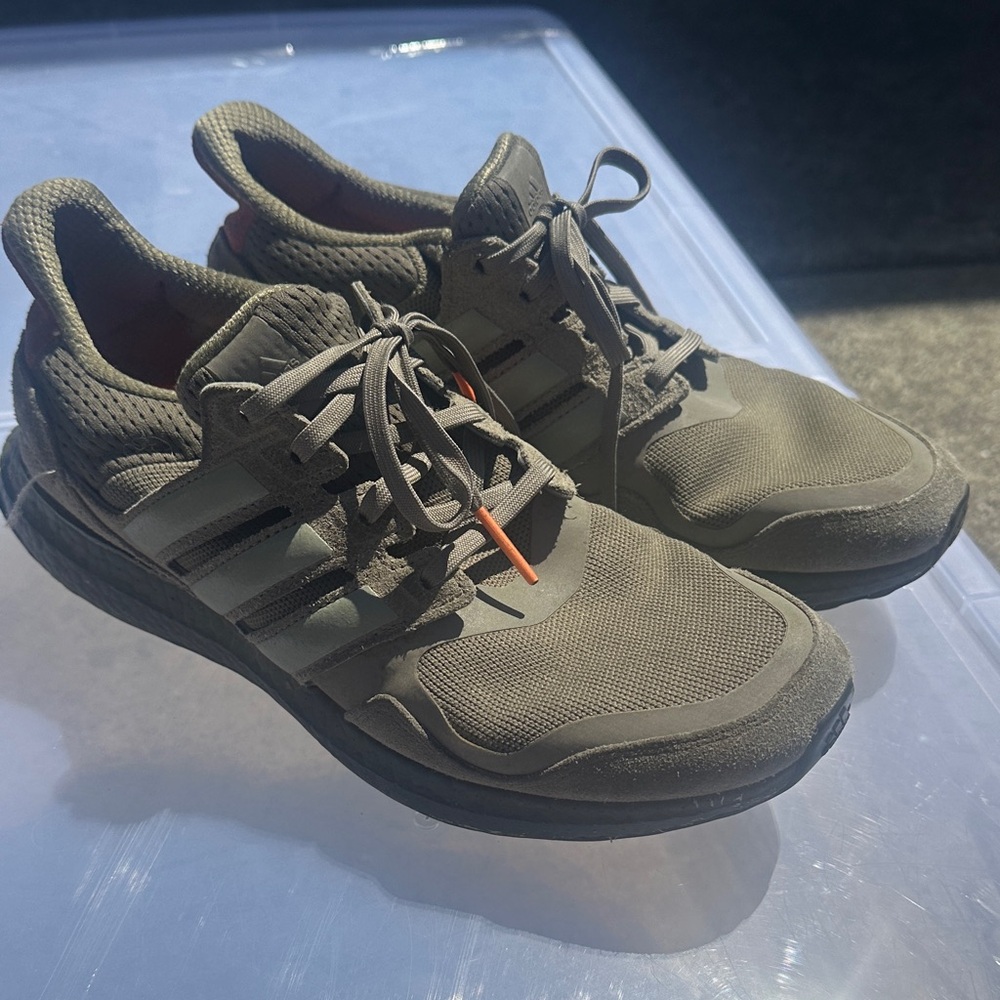 Adidas Men's Olive Ultra Boost Shoes size 8.5 Men's